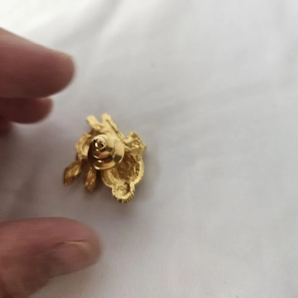 Vintage Avon Pin Rabbit Bunny Tie Lapel Brooch Gold Tone Crystal Rhinestone 1
